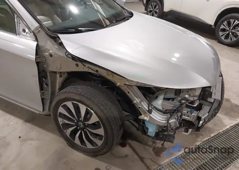 2015 Honda Accord Hybrid Touring z USA, uszkodzony, nr VIN 1HGCR6F73FA014781